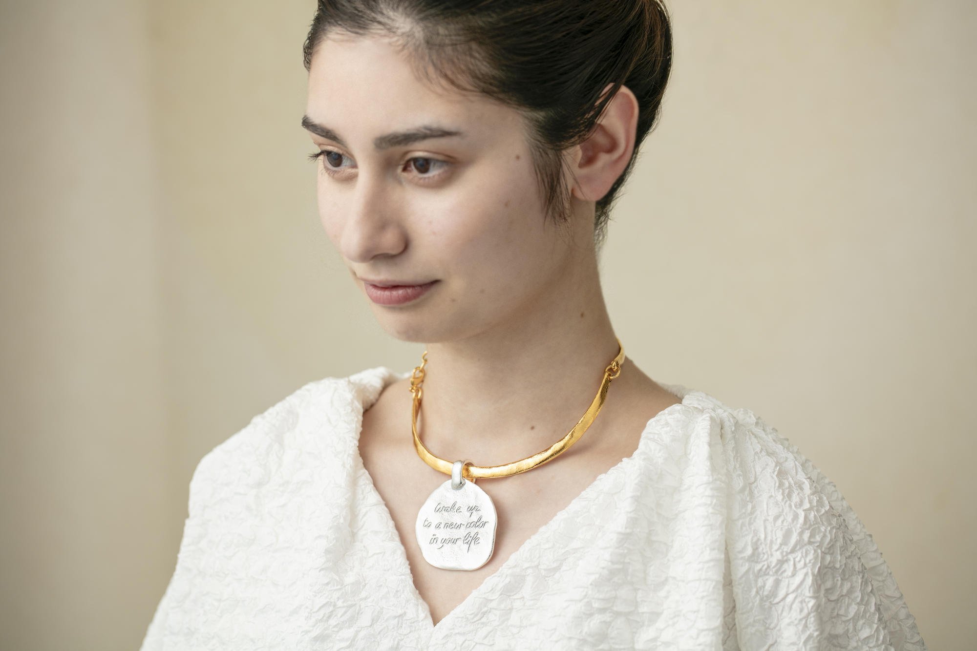 春の新提案。ゴールド×シルバーの万能コンビネーション - CÉCILE ET